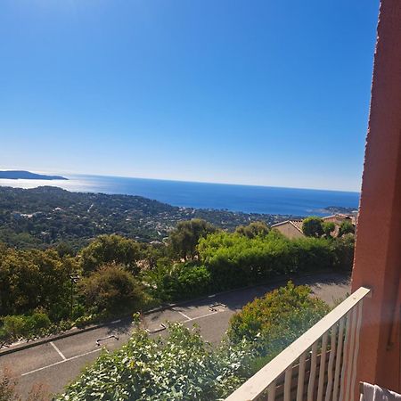 Location Vacance Vue Mer 4 A 6 Personnes Cavalaire-sur-Mer Eksteriør bilde