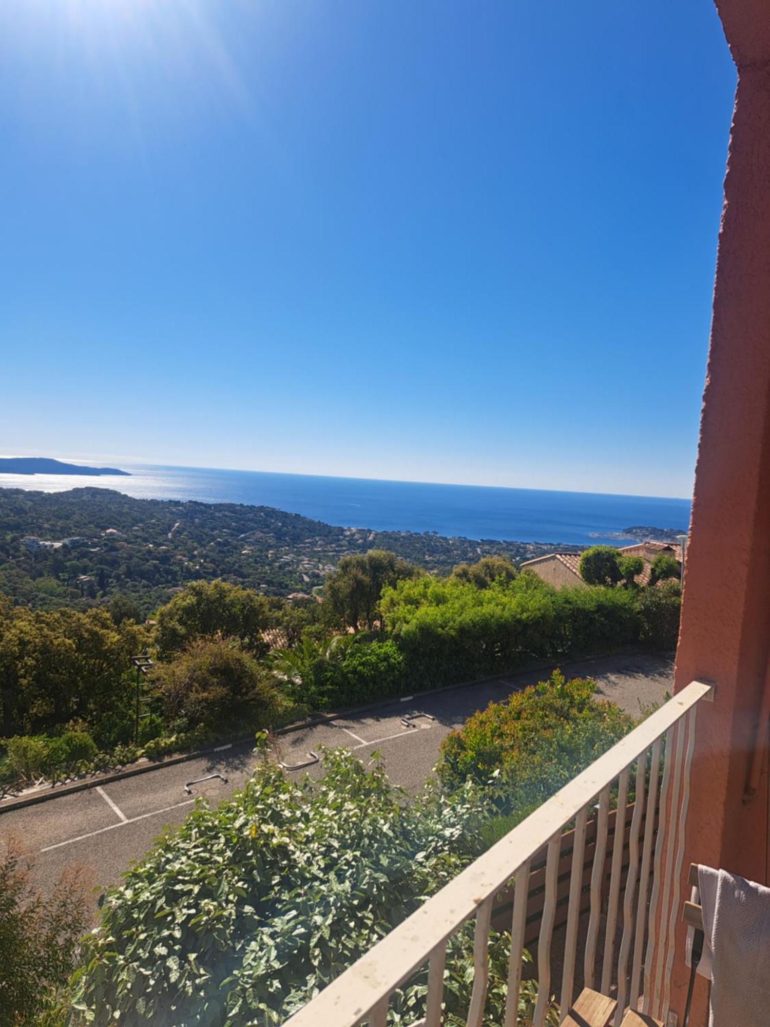 Location Vacance Vue Mer 4 A 6 Personnes Cavalaire-sur-Mer Eksteriør bilde
